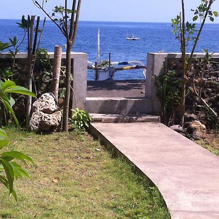 Amed Sari Beach Guesthouse ภายนอก รูปภาพ