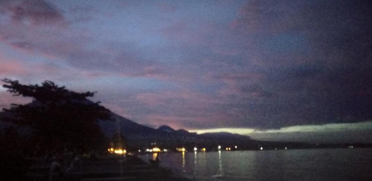Amed Sari Beach Guesthouse ภายนอก รูปภาพ