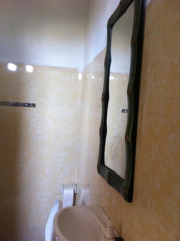 Amed Sari Beach Guesthouse ภายนอก รูปภาพ