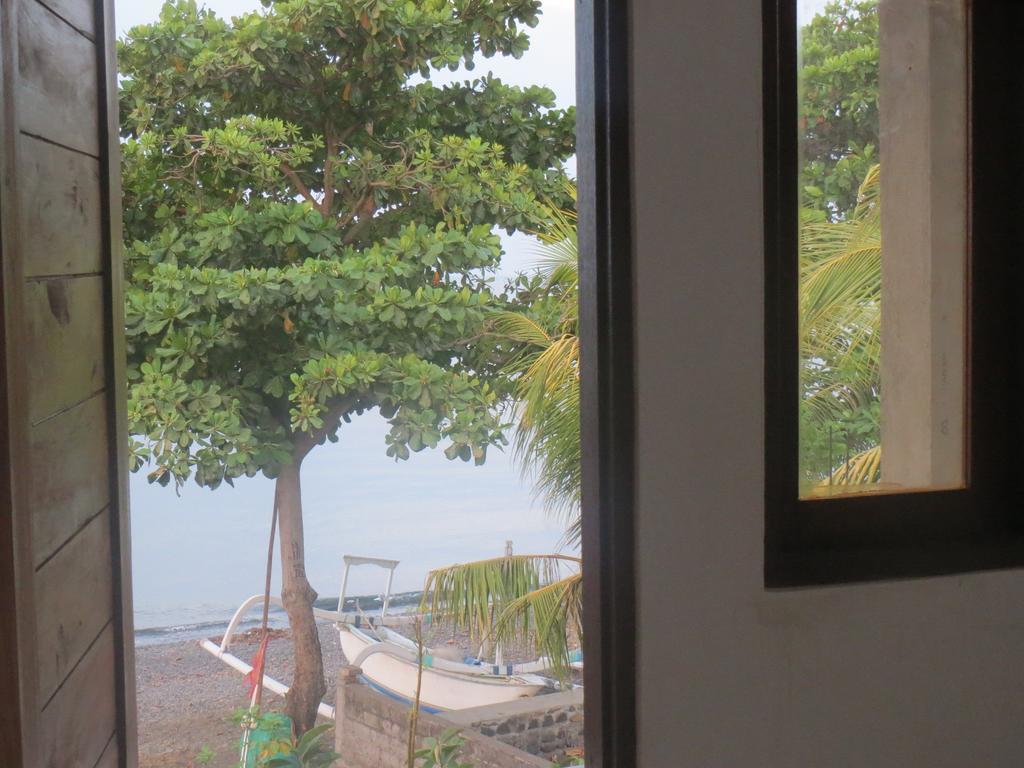 Amed Sari Beach Guesthouse ภายนอก รูปภาพ
