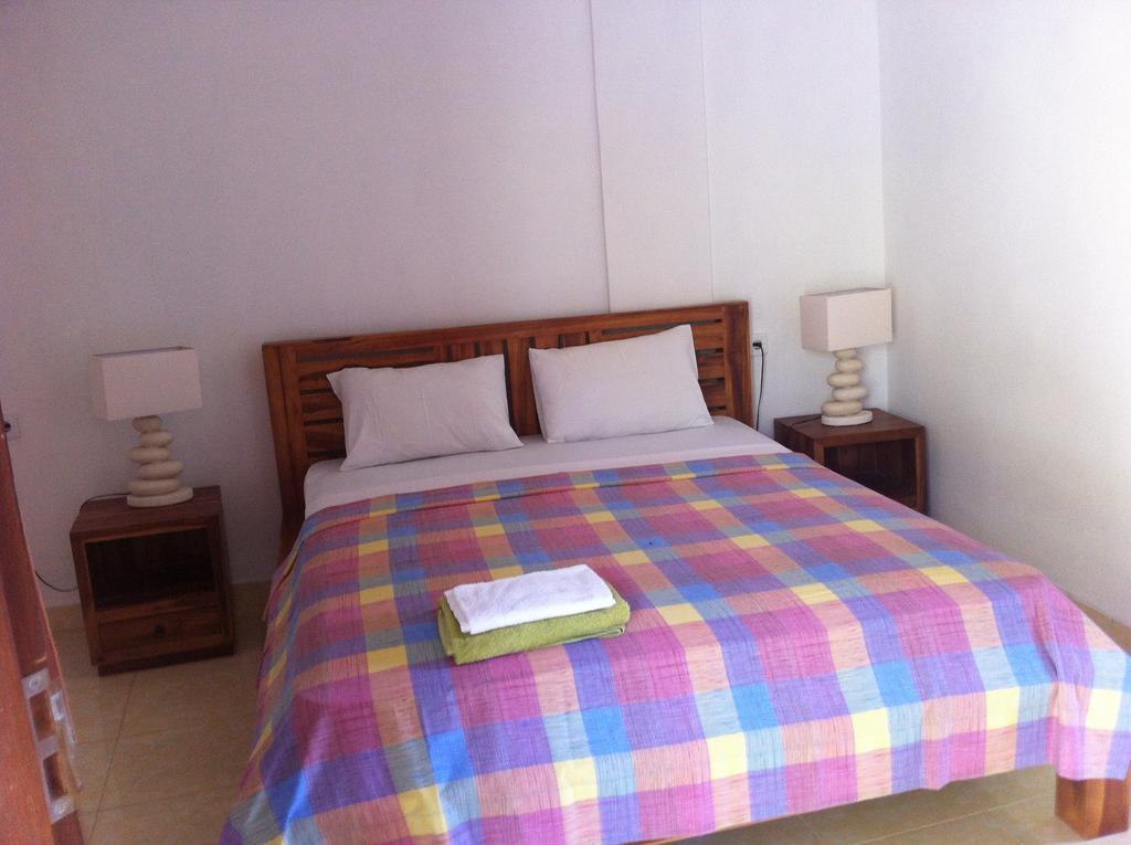 Amed Sari Beach Guesthouse ภายนอก รูปภาพ