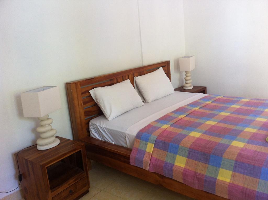 Amed Sari Beach Guesthouse ภายนอก รูปภาพ