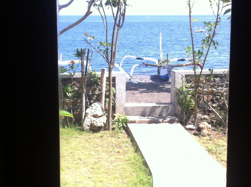 Amed Sari Beach Guesthouse ภายนอก รูปภาพ