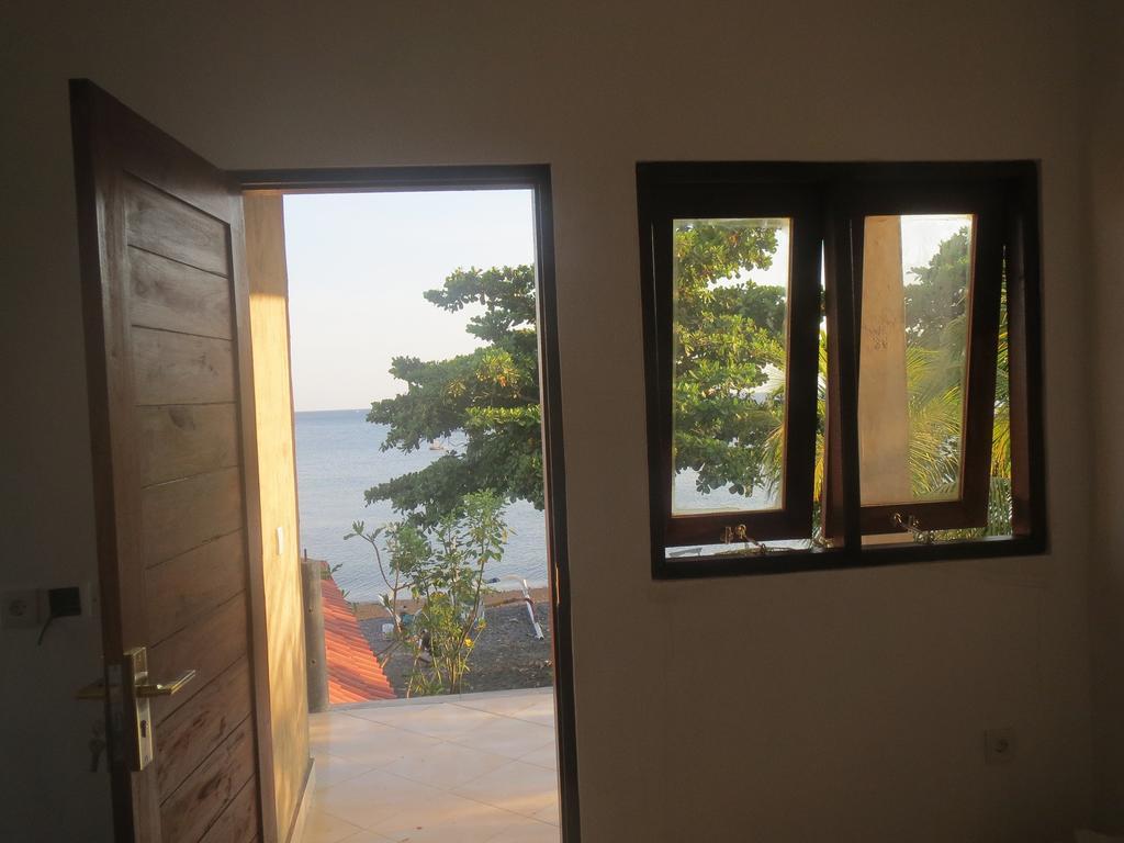 Amed Sari Beach Guesthouse ภายนอก รูปภาพ