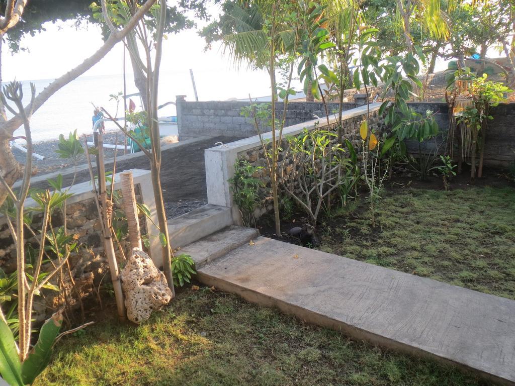 Amed Sari Beach Guesthouse ภายนอก รูปภาพ