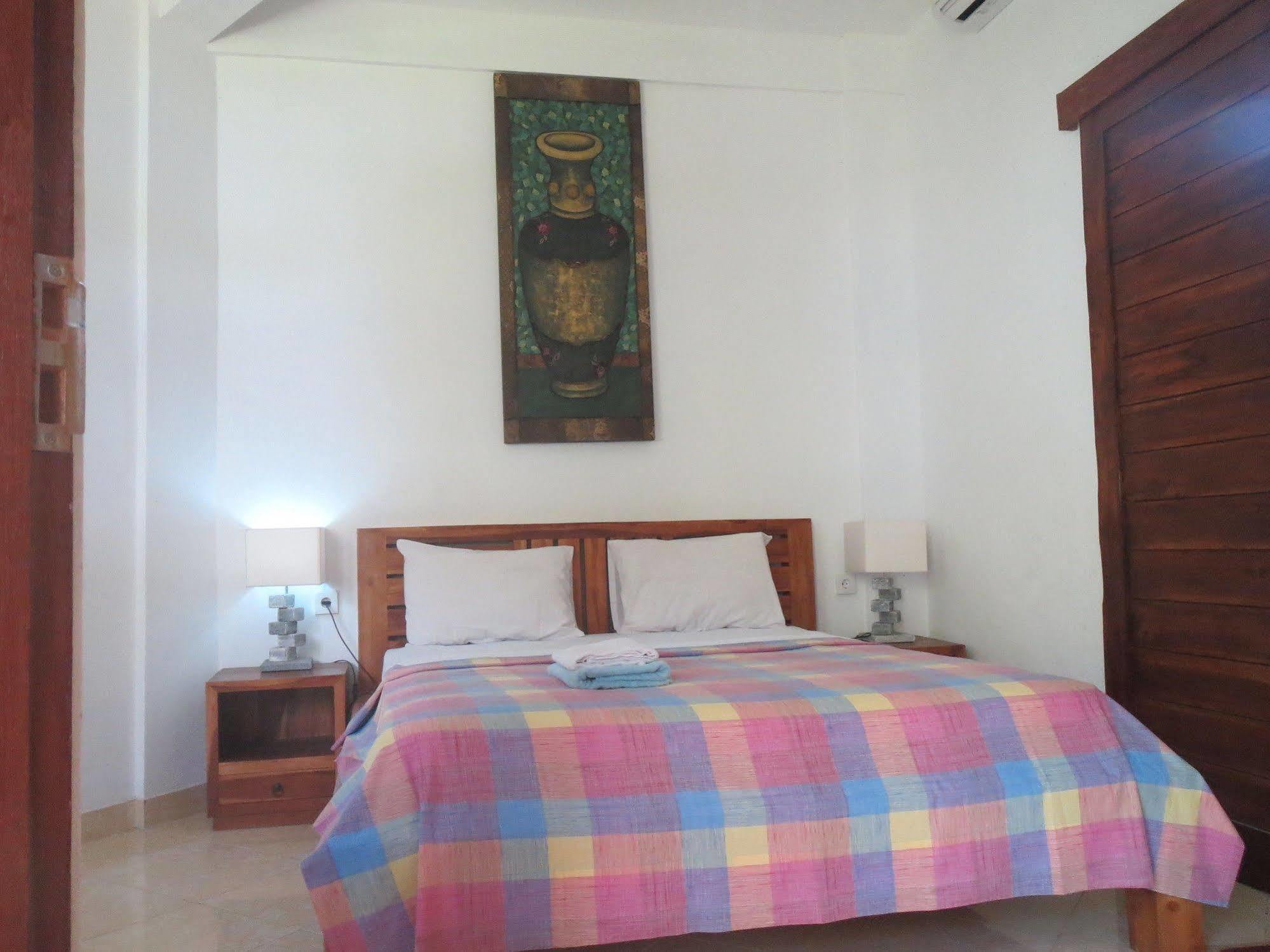 Amed Sari Beach Guesthouse ภายนอก รูปภาพ