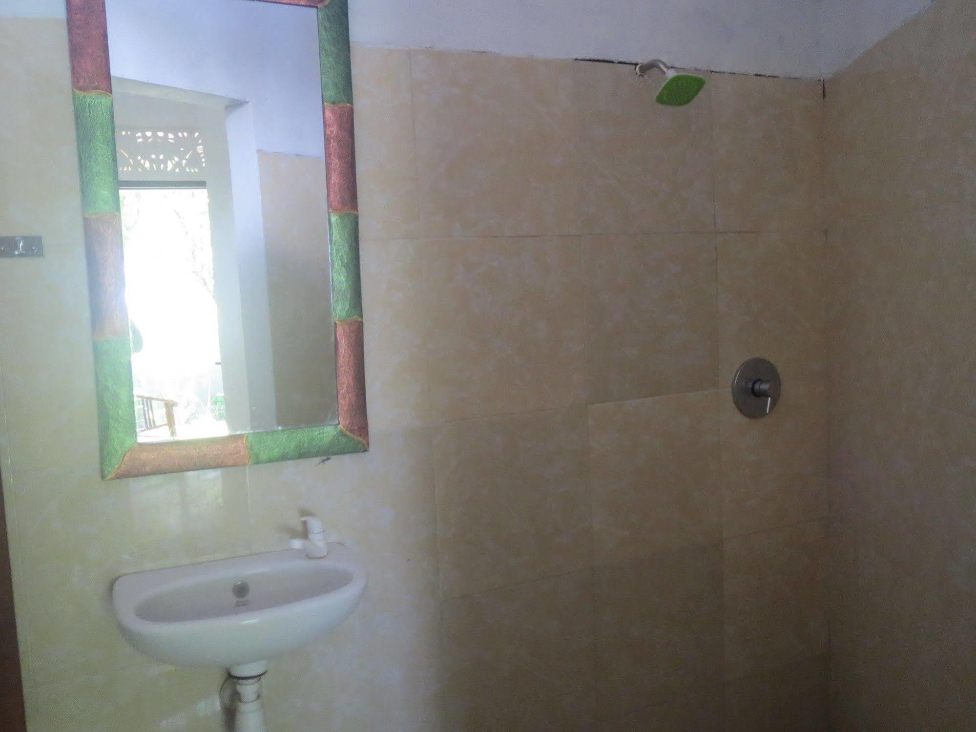 Amed Sari Beach Guesthouse ภายนอก รูปภาพ