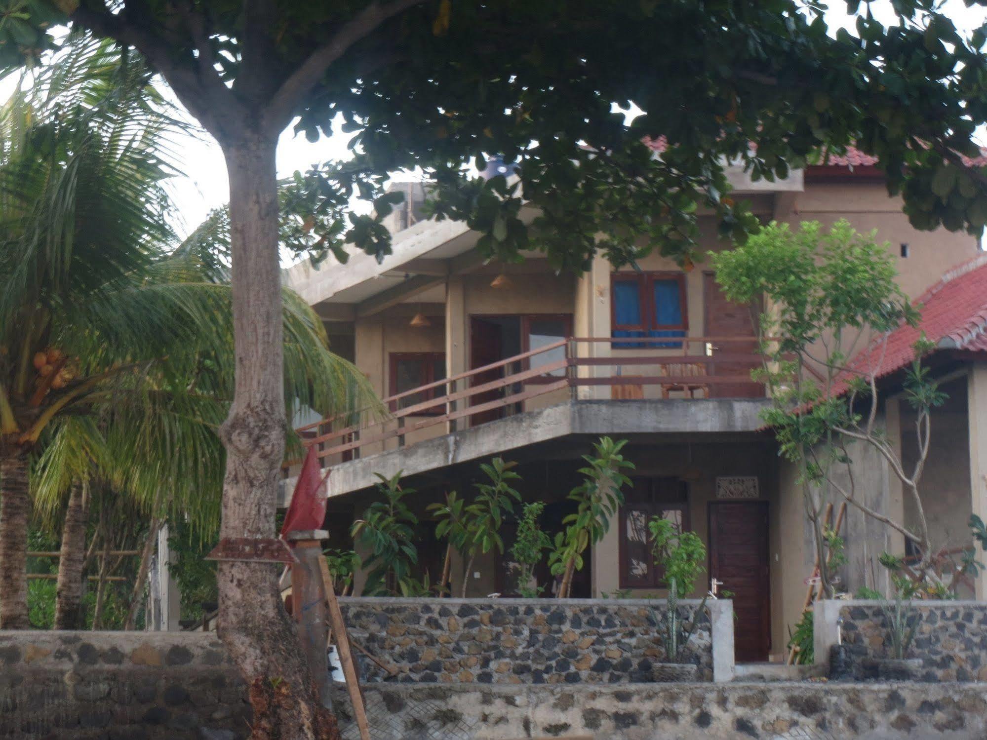 Amed Sari Beach Guesthouse ภายนอก รูปภาพ