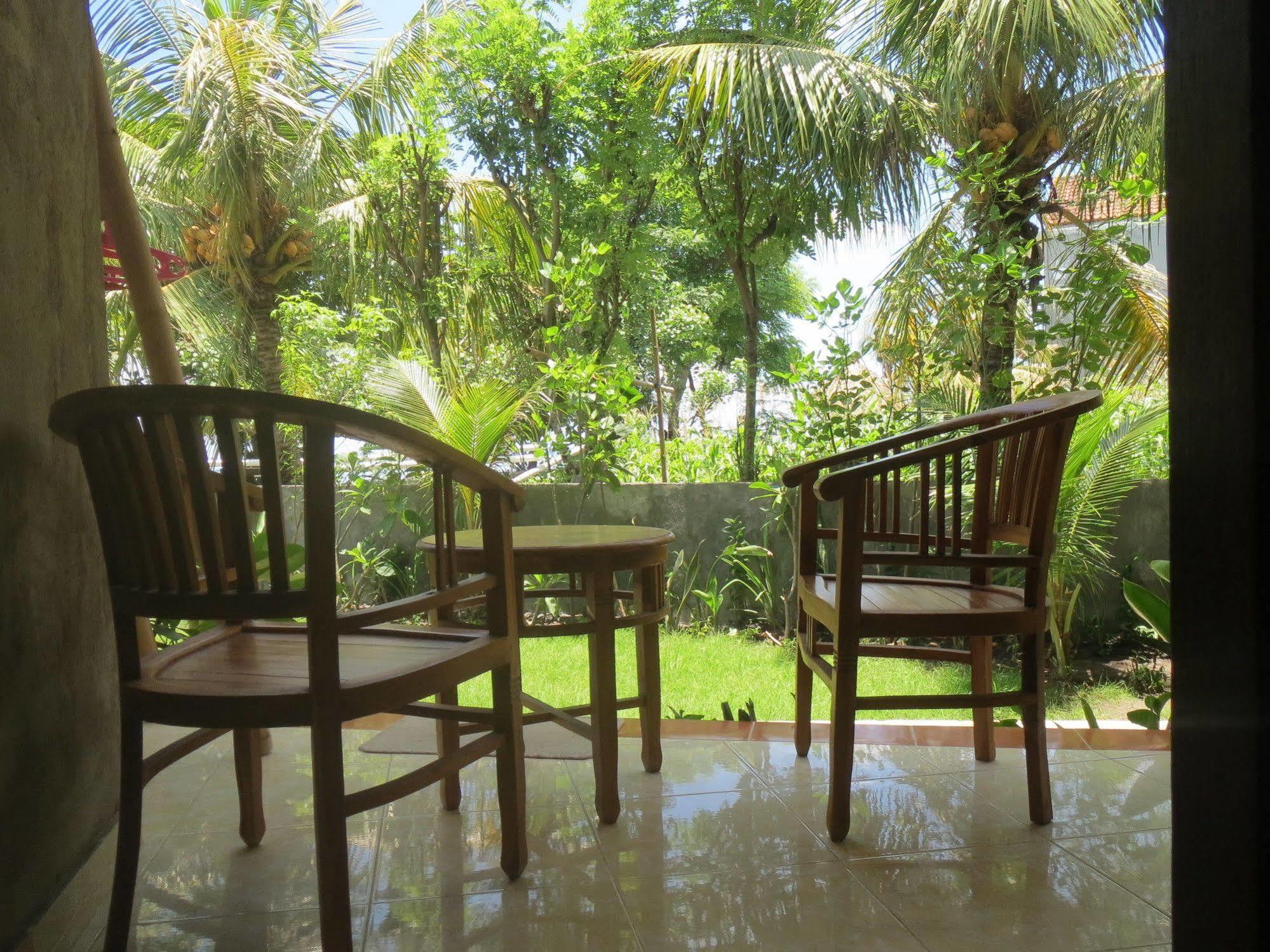 Amed Sari Beach Guesthouse ภายนอก รูปภาพ