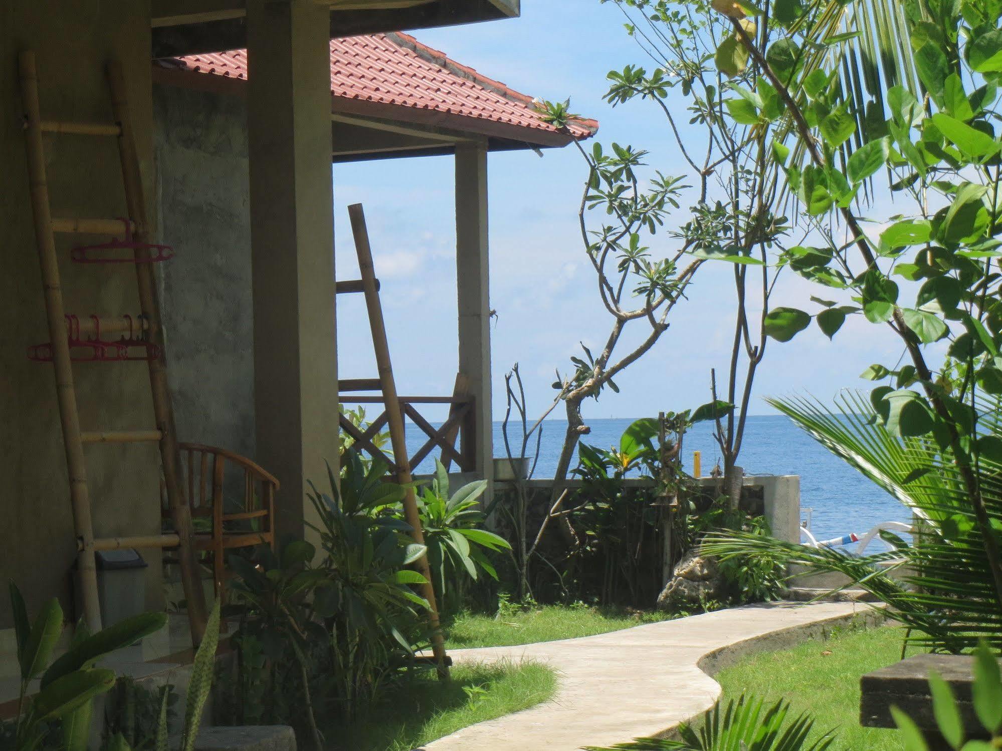 Amed Sari Beach Guesthouse ภายนอก รูปภาพ