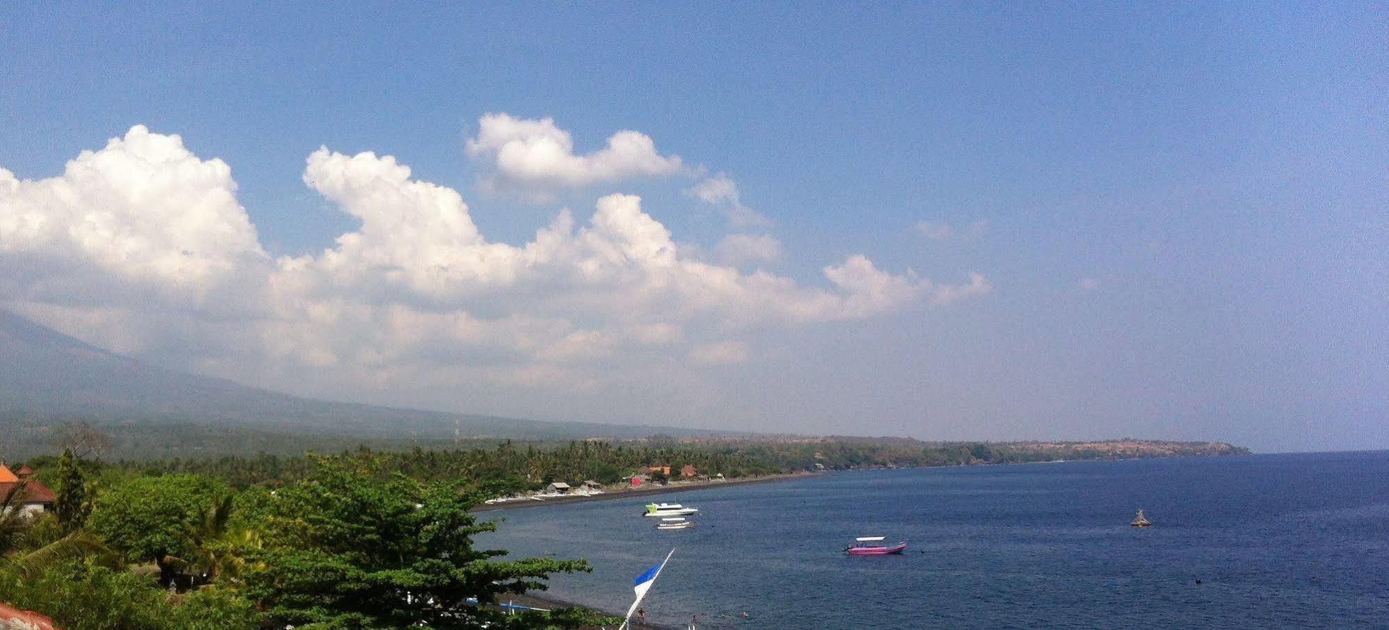 Amed Sari Beach Guesthouse ภายนอก รูปภาพ