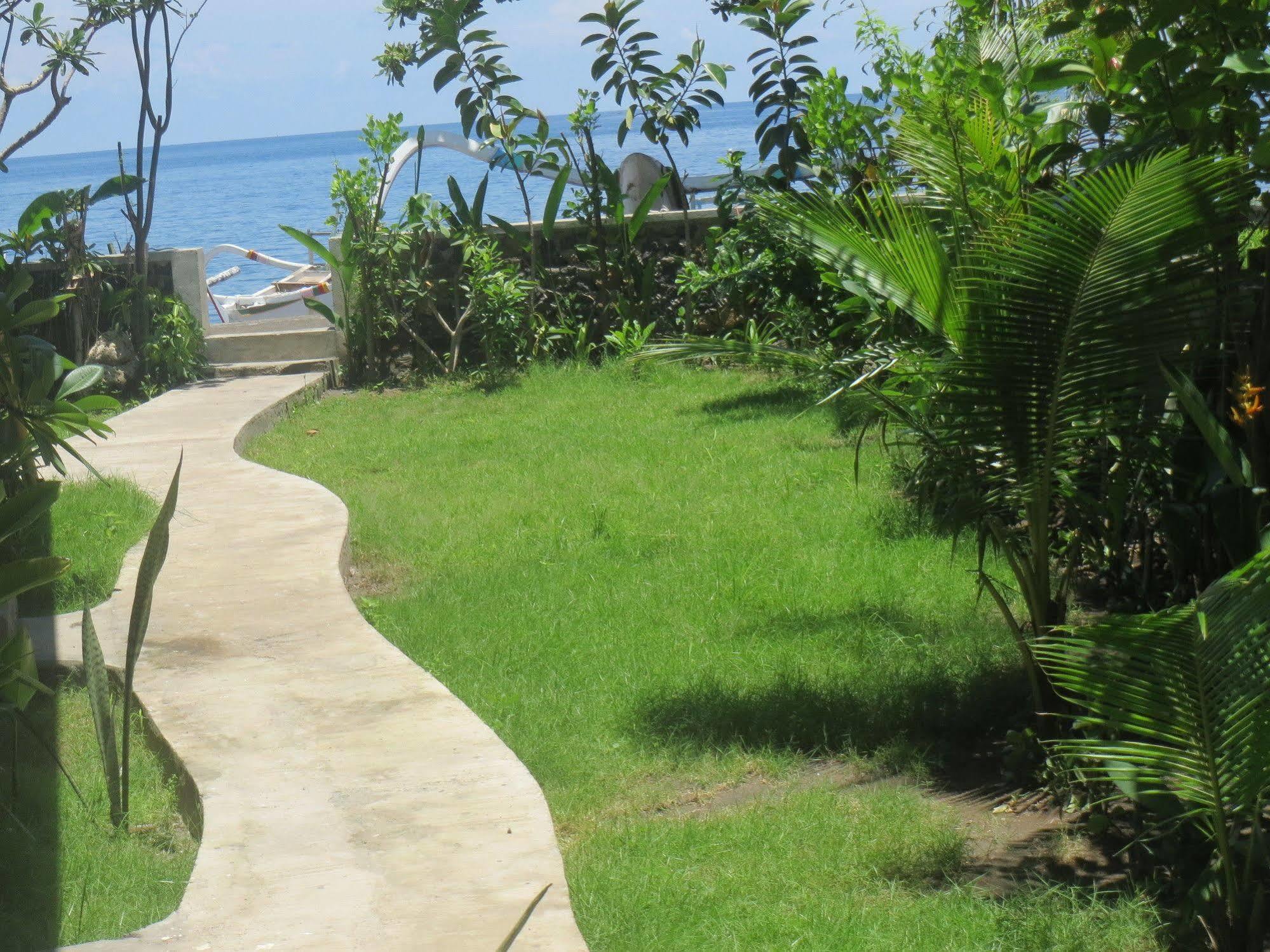 Amed Sari Beach Guesthouse ภายนอก รูปภาพ