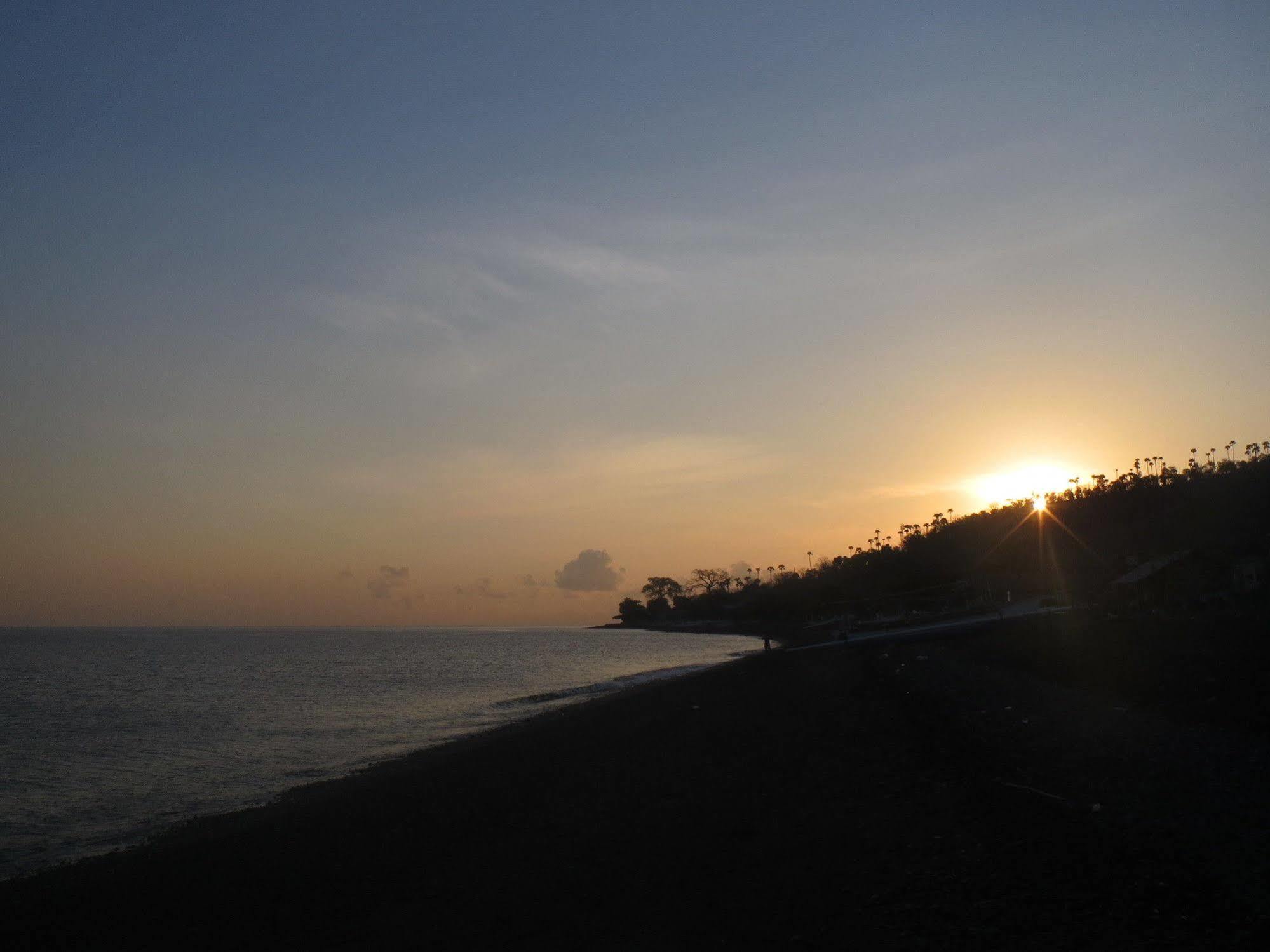 Amed Sari Beach Guesthouse ภายนอก รูปภาพ